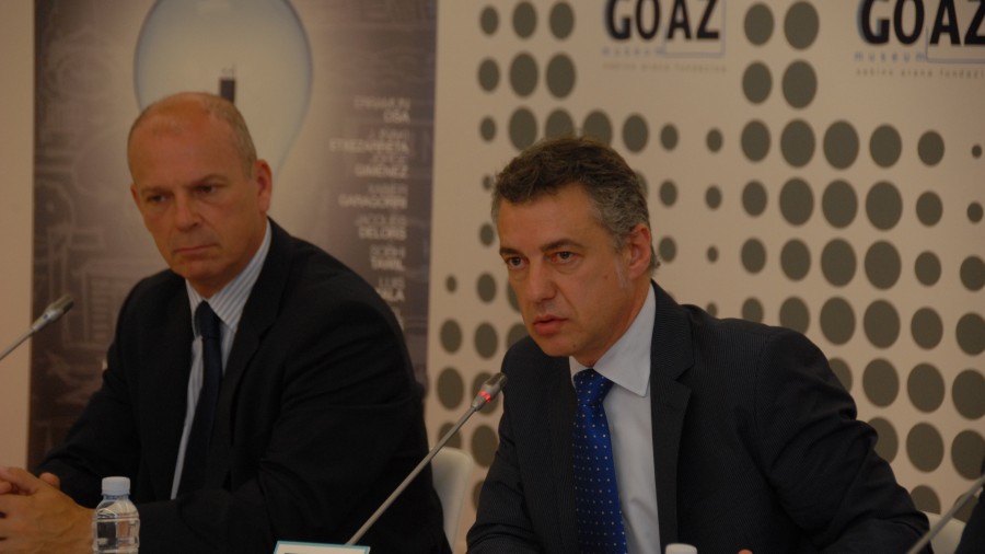 Iñigo Urkullu Hermes aldizkarien ale berriaren aurkezpenean