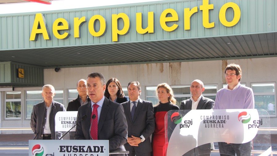 Iñigo Urkullu visita el Aeropuerto de Foronda