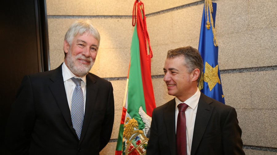 Iñigo Urkullu con el embajador de Gran Bretaña