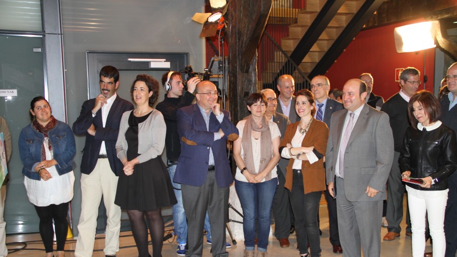 Izaskun Bilbao y Andoni Ortuzar en Euskaltzaindia