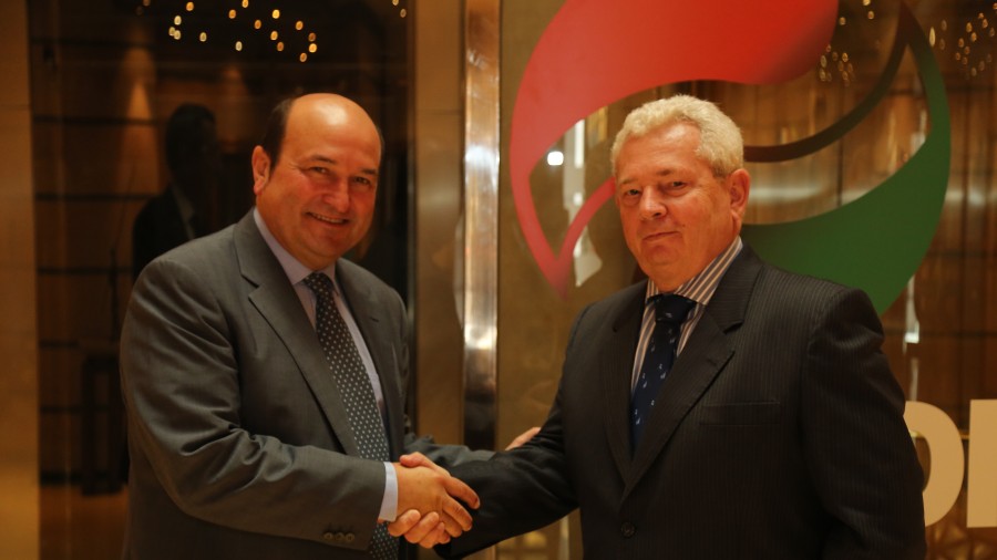 Visita del Embajador y la Consúl de Chile