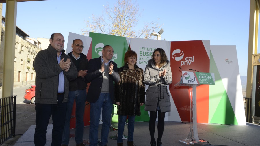 Mitina Laguardian  - Almudena Otaola, Mikel Legarda eta Andoni Ortuzar