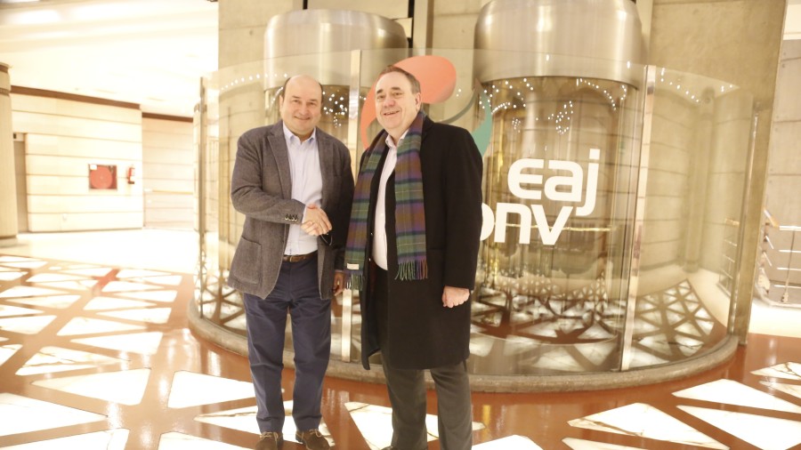 Andoni Ortuzar Alex Salmond-ekin, Eskoziako Ministro Nagusi ohiarekin, bilera izan du 