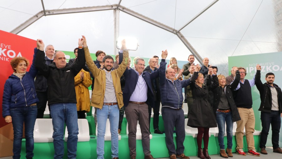 Ortuzar previene en Eibar contra las encuestas: 