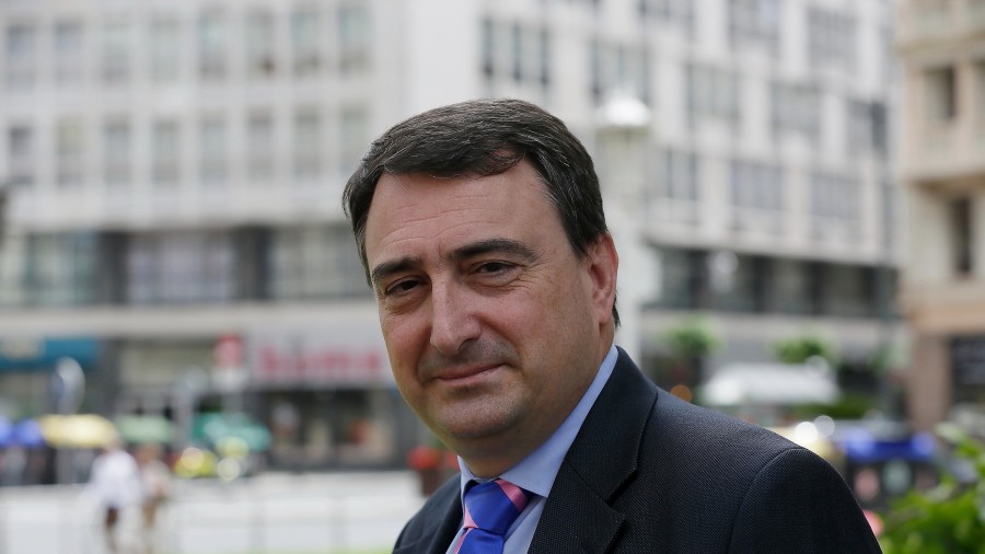 Aitor Estebanek eskatu du Gobernua “behingoz” eratzea, gaur egungo paralisia delako “gure buruari onartu ezin diogun oztopoa” Aitor Estebanek eskatu du Gobernua “behingoz” eratzea, gaur egungo paralisia delako “gure buruari onartu ezin diogun oztopoa”
