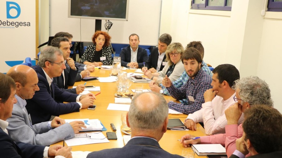 Garapen ekonomikorako proiektuak partekatu dituzte Aldundiak eta Debabarreneko eragileek Garapen ekonomikorako proiektuak partekatu dituzte Aldundiak eta Debabarreneko eragileek