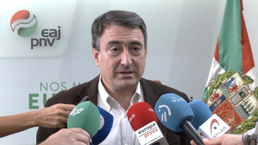 EAJ-PNVk pozez hartu du Auzitegi Gorenak Franco bere hobitik ateratzeko hartu duen erabakia,baina berandutu izana kritikatu du “eredugarri jotzen den Trantsizio hori” auzitan jartzen duela nabarmenduz 