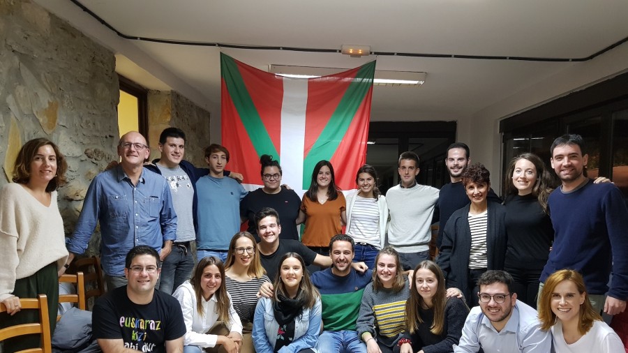 Ezin gara etxean geratu beste batzuek gauzak gaizki egin dituztelako Ezin gara etxean geratu beste batzuek gauzak gaizki egin dituztelako