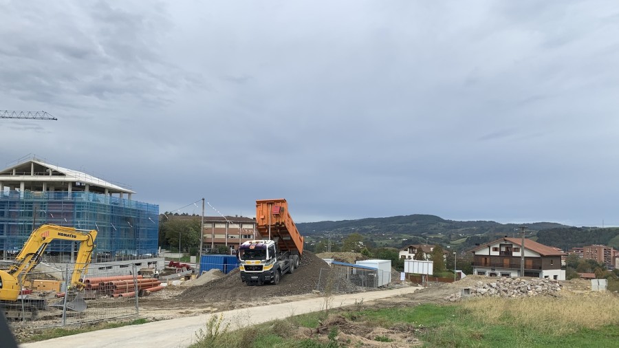 EAJ-PNV denuncia el vertido irregular de escombros de Cocheras TSST en Zatarain EAJ-PNV denuncia el vertido irregular de escombros de Cocheras TSST en Zatarain