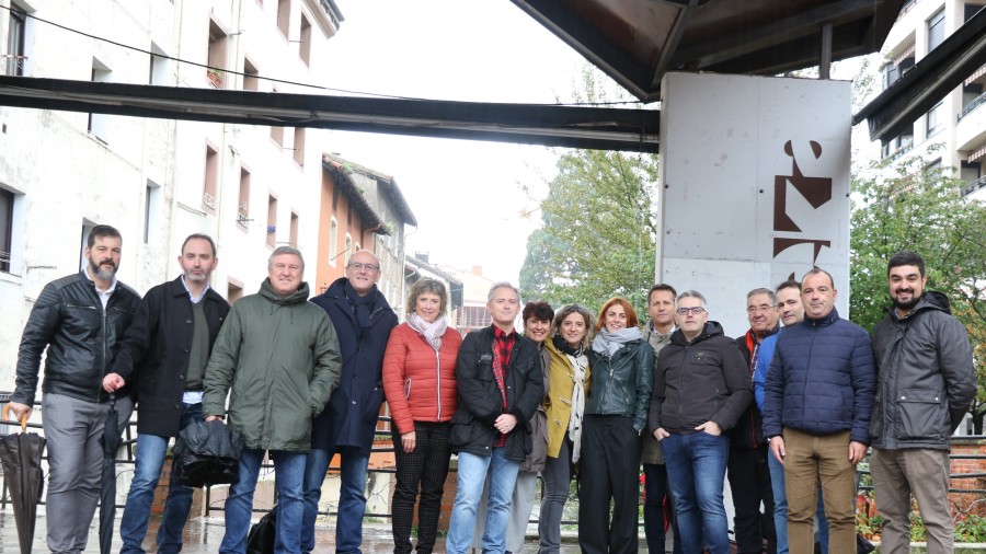 Joseba Agirretxea ha reclamado la transferencia de la red ferroviaria a la administración vasca Joseba Agirretxea ha reclamado la transferencia de la red ferroviaria a la administración vasca
