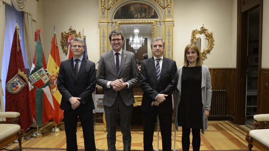 Gasteizko Udalak eta El Corte Inglés-ek akordioa itxi dute Santa Barbarako zamalanetarako nasa lurperatzeko Gasteizko Udalak eta El Corte Inglés-ek akordioa itxi dute Santa Barbarako zamalanetarako nasa lurperatzeko