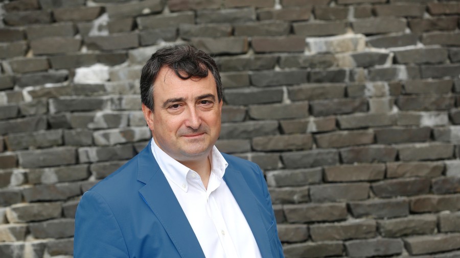 Autonomietako Presidenteen artean “elkarrizketa gehiago eta erabakiak elkarren artean hartzea” eskatu du Aitor Estebanek: “Ez lukete edukirik gabeko fatxada hutsa izan behar” 