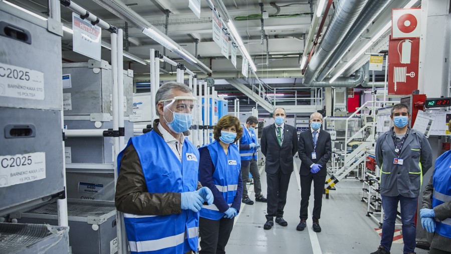 El Lehendakari Urkullu visita la empresa Maier que exporta viseras “Made in Euskadi” a todo el estado