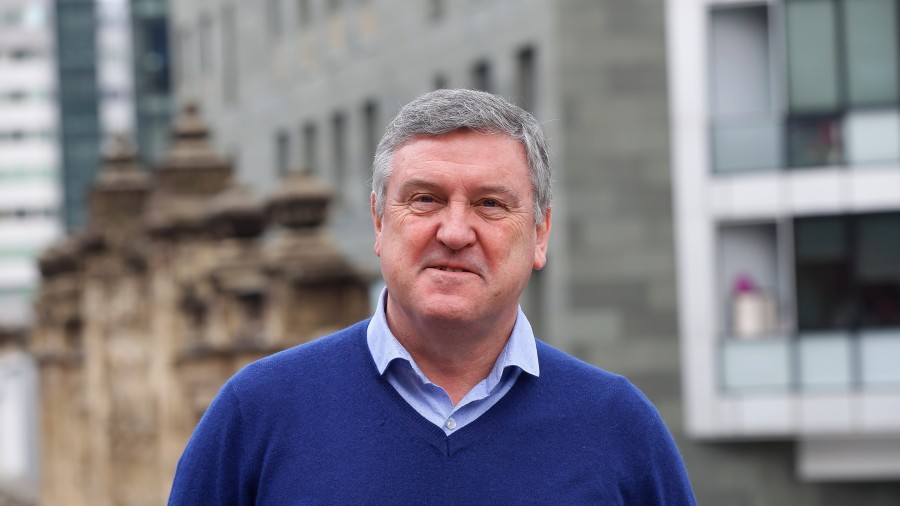 Iñigo Barandiaran comparte con el Ministro Escrivá la necesidad de garantizar rentas, pero le pide concreción y le exige que no caiga en la recentralización