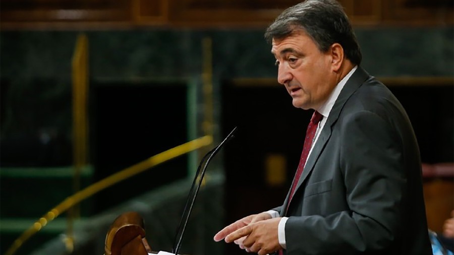 Euskal Taldeak Pedro Sanchezi eskatu dio 