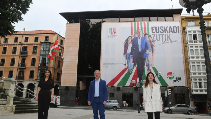 Urkullu y Ortuzar trasladan a la sociedad la determinación de EAJ-PNV “para poner a Euskadi en pie” tras la pandemia Urkullu y Ortuzar trasladan a la sociedad la determinación de EAJ-PNV “para poner a Euskadi en pie” tras la pandemia