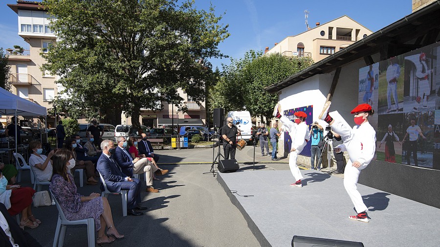 Lehendakariak Euskadiko eta munduko euskal herritar guztien alde lanean jarraitzeko konpromisoa agertu du