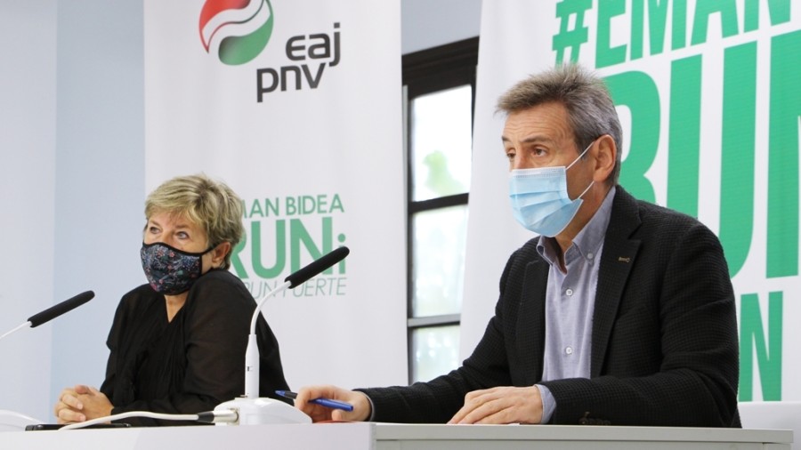 Urte eta erdi baino gehiago zain Urte eta erdi baino gehiago zain