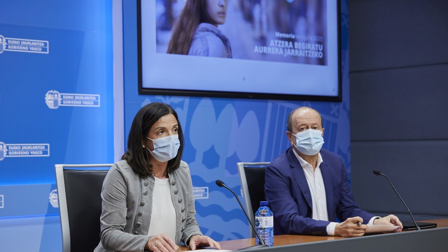 Beatriz Artolazabal: “La memoria no ha de ser un arma arrojadiza, sino un instrumento de cohesión” Beatriz Artolazabal: “La memoria no ha de ser un arma arrojadiza, sino un instrumento de cohesión”