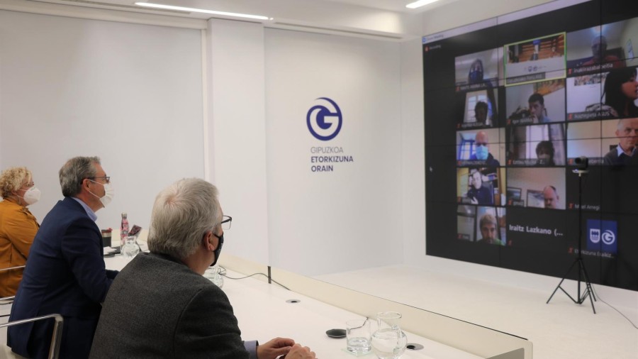 Diputación estrecha su colaboración con los ayuntamientos para hacer frente a los efectos de la pandemia Diputación estrecha su colaboración con los ayuntamientos para hacer frente a los efectos de la pandemia