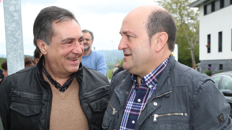 Xabier Agirre: toki orotako abertzalea, politikagintzaren aurreskularia.<br/>Andoni Ortuzarren artikulua