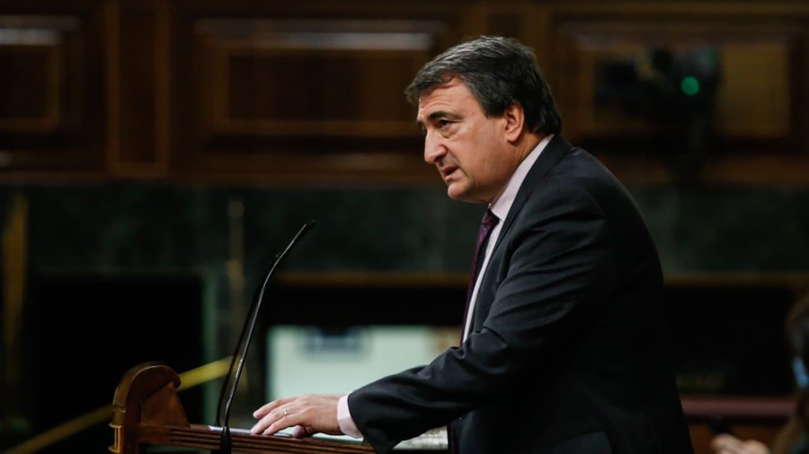 Esteban reclama a Sánchez y a la UE “certezas” sobre la llegada de las vacunas para que las CC.AA. puedan realizar una “planificación correcta” Esteban reclama a Sánchez y a la UE “certezas” sobre la llegada de las vacunas para que las CC.AA. puedan realizar una “planificación correcta”