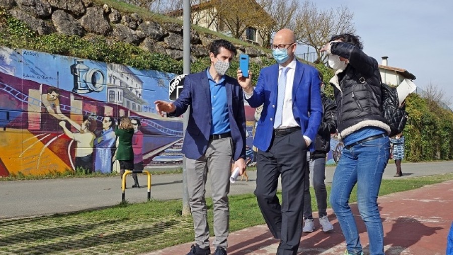 El trenico vuelve a las calles de Maeztu mediante un mural con realidad aumentada El trenico vuelve a las calles de Maeztu mediante un mural con realidad aumentada