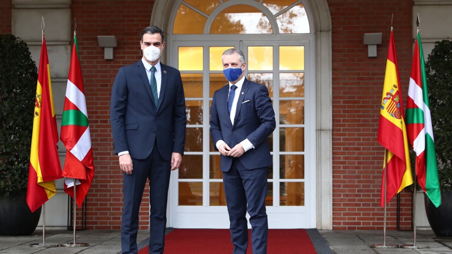 El Lehendakari Iñigo Urkullu se reúne con el Presidente del Gobierno español, Pedro Sánchez El Lehendakari Iñigo Urkullu se reúne con el Presidente del Gobierno español, Pedro Sánchez