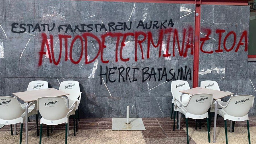 Vitoria-Gasteizen Lakuako batzokiari egin zaion erasoa salatu eta gaitzetsi du ABBk 