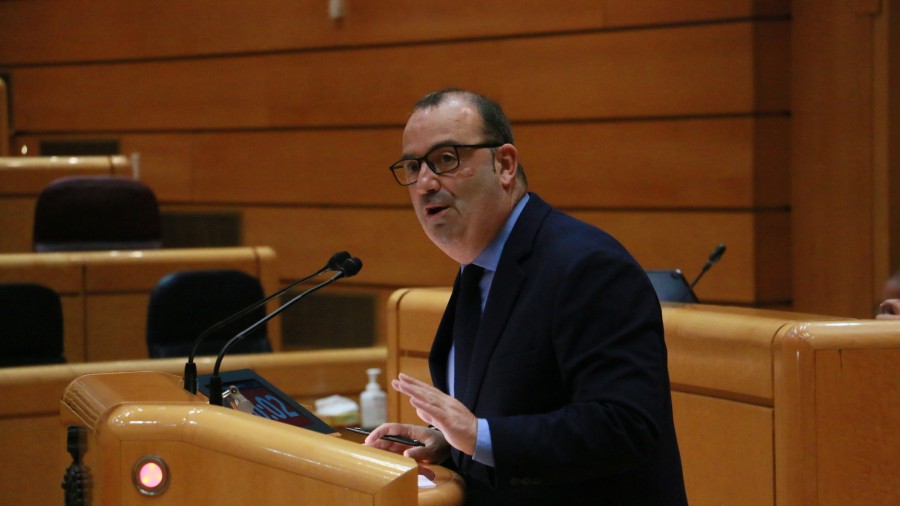 Luke Uribe-Etxebarria pide a RTVE que prestigie el euskera Luke Uribe-Etxebarria pide a RTVE que prestigie el euskera