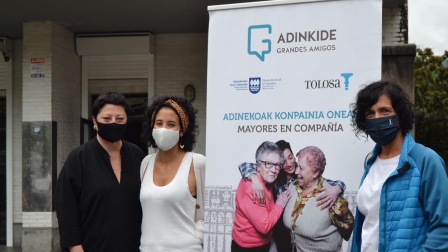 Adinkide, urtebete baino gehiago adineko pertsonen bakardadeari aurre egiten 