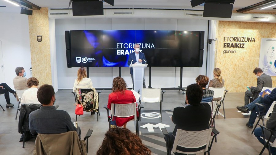 Udal Etorkizuna Eraikiz arranca con 12 municipios, a quienes trasladará su experiencia “en código abierto”