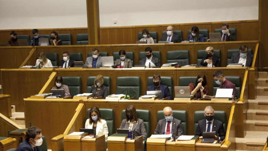 Todos los grupos del Parlamento Vasco salvo EH Bildu acuerdan una declaración de 