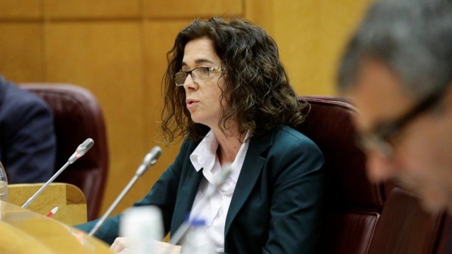 Lan-erreformak unibertsitateko ikerketa-kontratuetan duen eraginaz ohartarazi dio Rosa Peralek Zientzia eta Berrikuntza ministroari