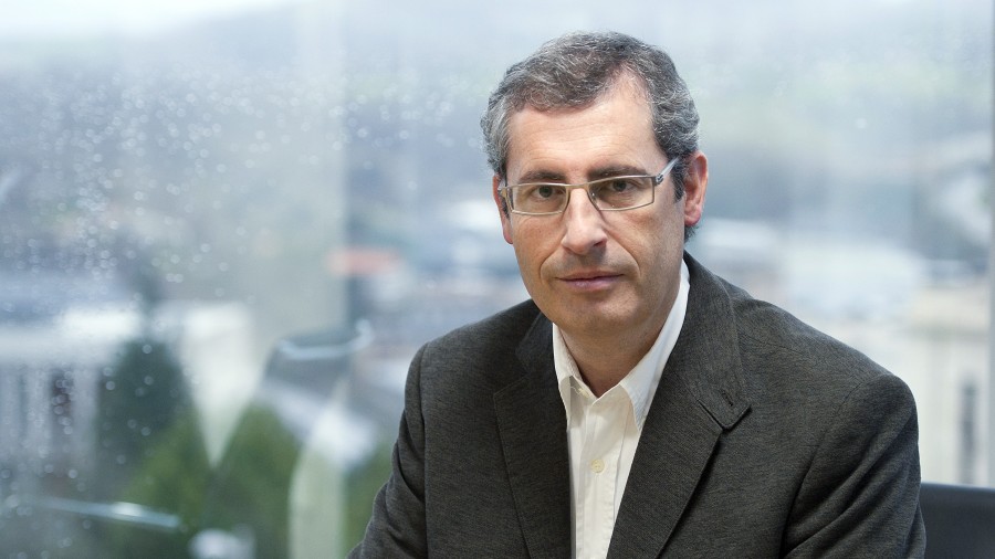 El diputado general expresa su pesar ante la desaparición de una persona migrante en aguas del Bidaso