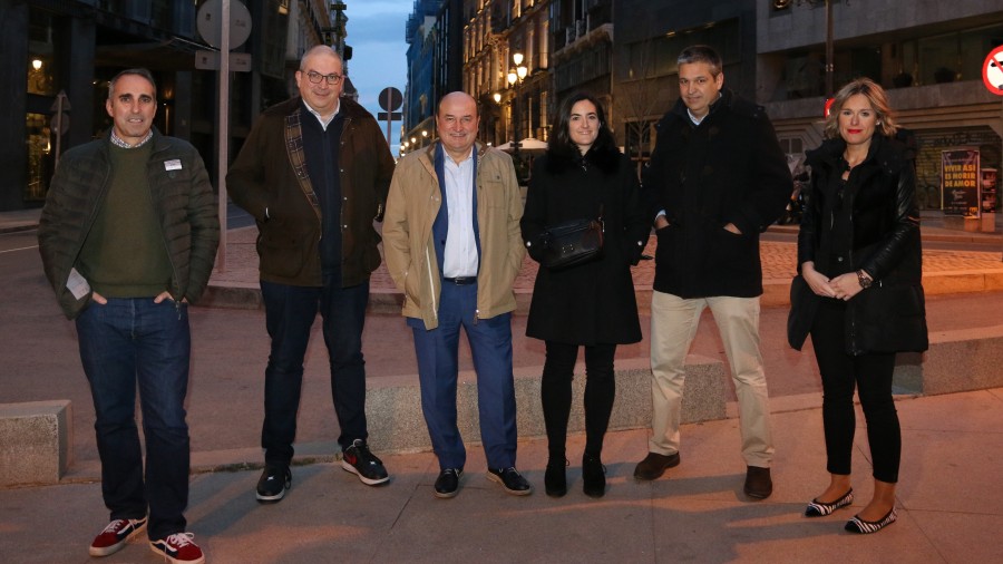 Andoni Ortuzar eta Mireia Zarate Madrilgo Erakundearen Buru Batzarraren aurkezpenean Andoni Ortuzar eta Mireia Zarate Madrilgo Erakundearen Buru Batzarraren aurkezpenean