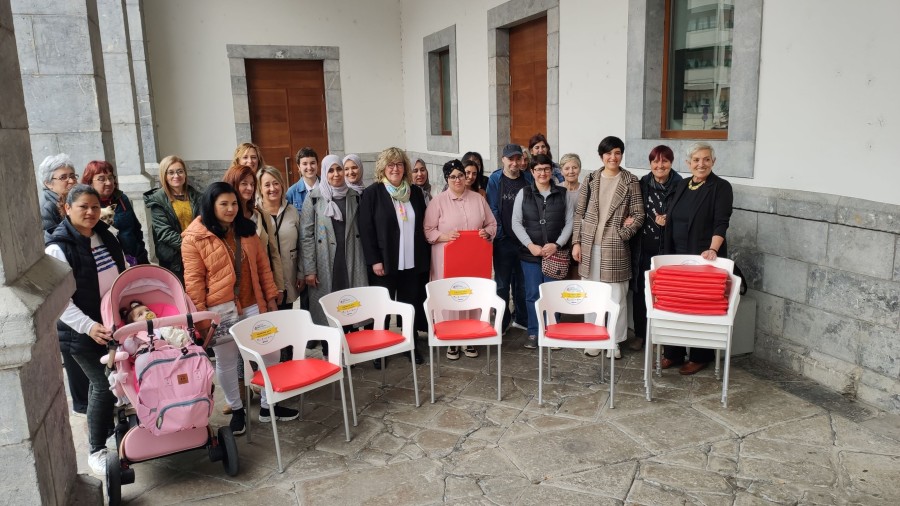 ‘Establezimendu Lagunkoia' ekimenak adineko pertsonentzako aulki inklusiboa oparituko die atxikitako saltokiei