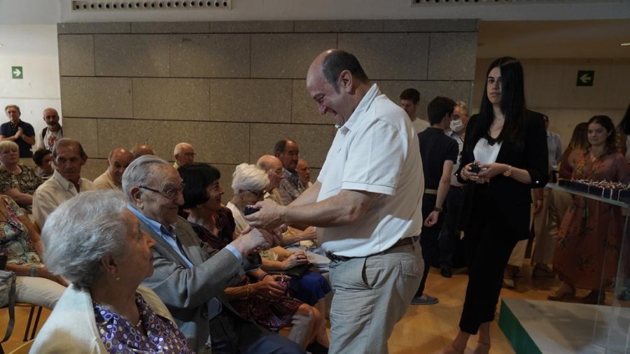EAJ-PNV de Vitoria-Gasteiz homenajea a sus alderdikides de mayor edad EAJ-PNV de Vitoria-Gasteiz homenajea a sus alderdikides de mayor edad