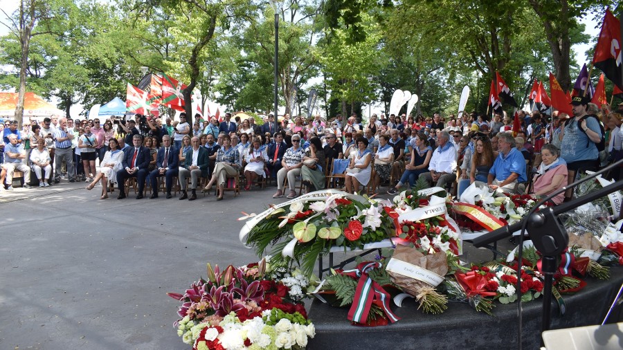 Eusko Jaurlaritzak gudarien eta milizianoen memoria ohoratu du Artxandan, Bilbo erori zeneko 85. urteurrenean