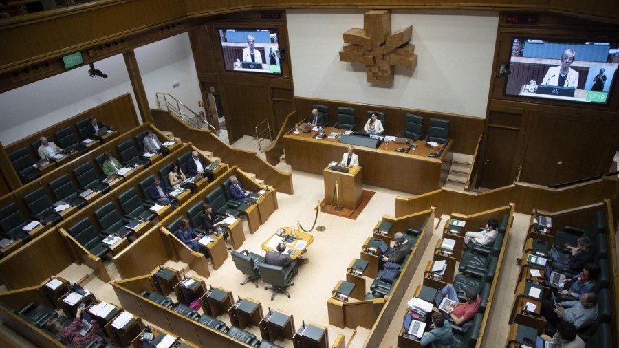 EAJ-PNVk Eusko Legebiltzarrean irekitako elkarrizketa eta akordio garaia txalotu du, lau lege onartu baitira EAJ-PNVk Eusko Legebiltzarrean irekitako elkarrizketa eta akordio garaia txalotu du, lau lege onartu baitira