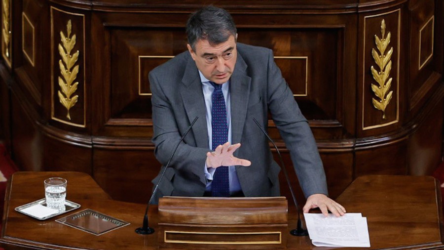 Estebanek Sanchezi galdetu dio hurrengo legealdian “Moncloara noren babesarekin iritsi nahi ote duen” oraingoan kideak baztertzen eta adostutakoa bete gabe uzten jarraitzen badu 