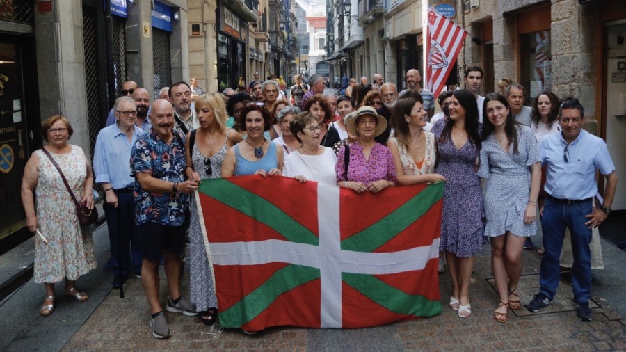 EAJ-PNVk ikurrina aldarrikatzen du “batasun, elkarbizitza eta errespetuaren” sinbolo gisa 