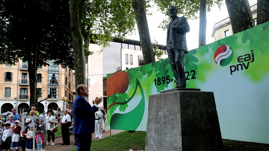 Ortuzar traslada a la ciudadanía vasca un mensaje de confianza en EAJ-PNV: “Vamos a dar la cara y a proteger este País en el momento histórico y difícil que vivimos” Ortuzar traslada a la ciudadanía vasca un mensaje de confianza en EAJ-PNV: “Vamos a dar la cara y a proteger este País en el momento histórico y difícil que vivimos”