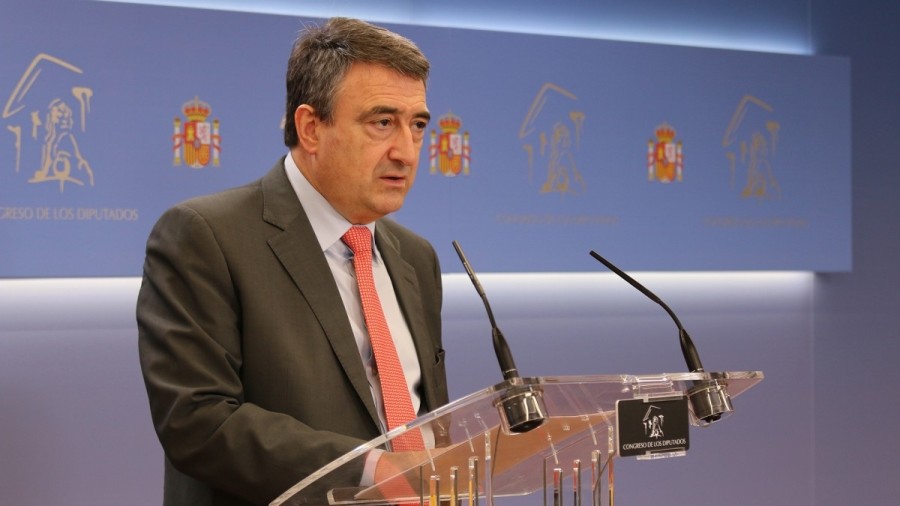 Aitor Esteban reclama al Gobierno español “centrar los esfuerzos” en pactar la futura legislación energética Aitor Esteban reclama al Gobierno español “centrar los esfuerzos” en pactar la futura legislación energética