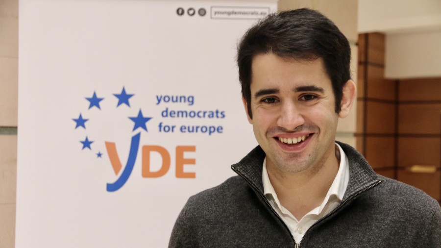 Asier Areitio aho batez berraukeratu dute Europako Alderdi Demokrataren gazte erakundeko presidente Asier Areitio aho batez berraukeratu dute Europako Alderdi Demokrataren gazte erakundeko presidente