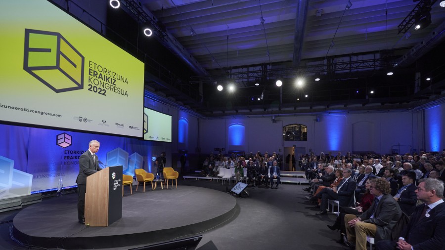 El Lehendakari Urkullu llama a convertir las transiciones verde, digital y demográfico-social en oportunidad y seguir construyendo futuro a través del trabajo en común El Lehendakari Urkullu llama a convertir las transiciones verde, digital y demográfico-social en oportunidad y seguir construyendo futuro a través del trabajo en común