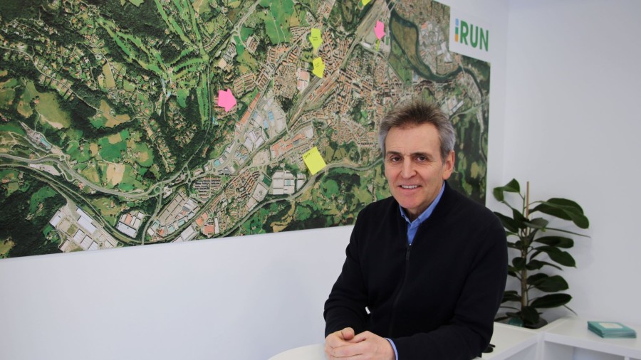 Irungo PNVk Santanori eskatu dio zentroan 3.600m2-ko anbulatorio batekin ez konformatzeko eta, 10.000 m2-ko baten alde egiteko