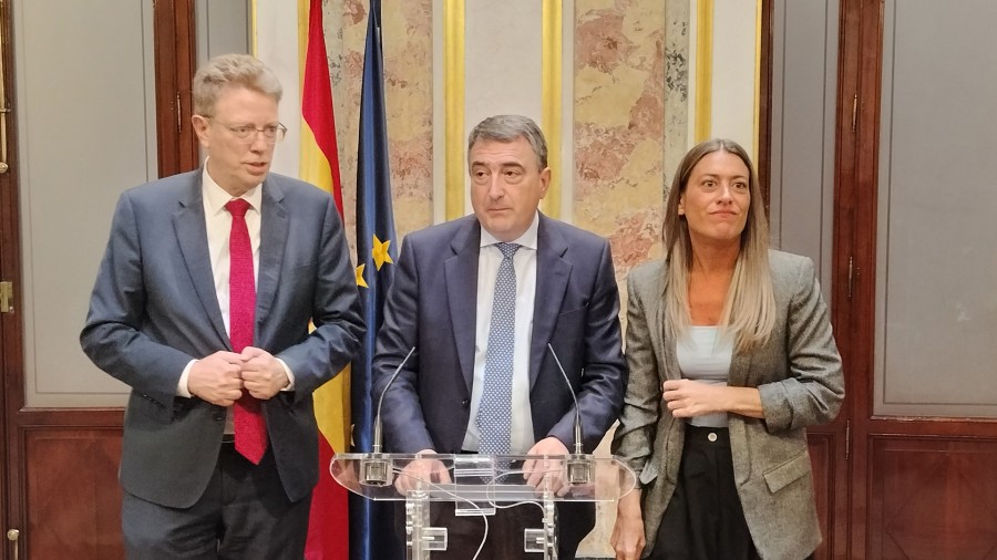EAJ, Junts eta PDeCAT elkarrekin agertu dira Etxebizitza Legeak eskuduntzak inbaditzen dituela salatzeko EAJ, Junts eta PDeCAT elkarrekin agertu dira Etxebizitza Legeak eskuduntzak inbaditzen dituela salatzeko