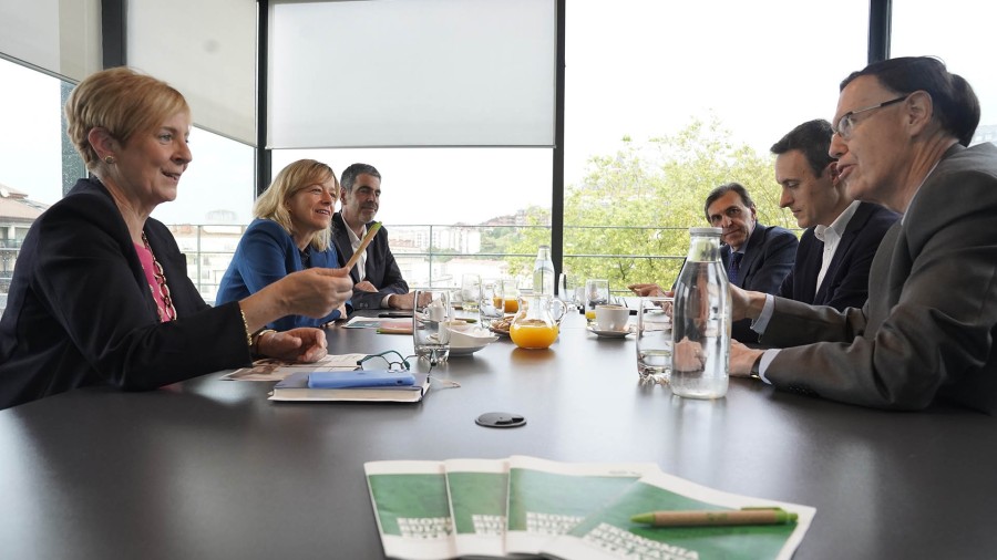 Eider Mendoza: “Gure ongizatea ziurtatzen duten ekonomia eta industria-politika sendoaren bermea ordezkatzen du EAJ-PNVk” Eider Mendoza: “Gure ongizatea ziurtatzen duten ekonomia eta industria-politika sendoaren bermea ordezkatzen du EAJ-PNVk”