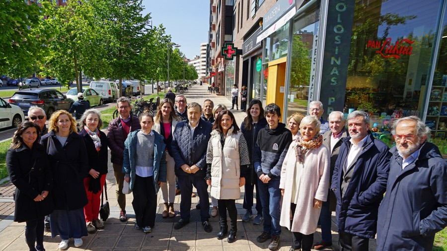 Beatriz Artolazabal se compromete a activar 2.000 viviendas de alquiler social en los barrios de Salburua y Zabalgana Beatriz Artolazabal se compromete a activar 2.000 viviendas de alquiler social en los barrios de Salburua y Zabalgana